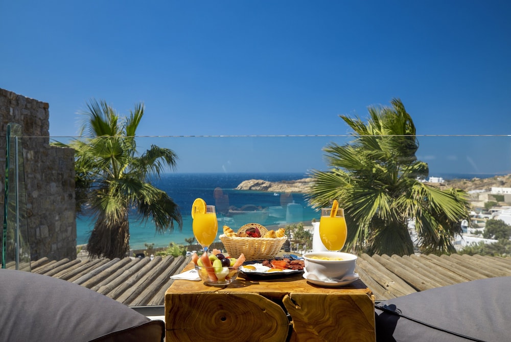 Tropicana Suites & Villas — Restaurant & bars in Plati Gialos, South Aegean