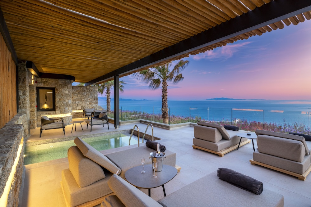 Tropicana Suites & Villas — Hotel rooms in Plati Gialos, South Aegean