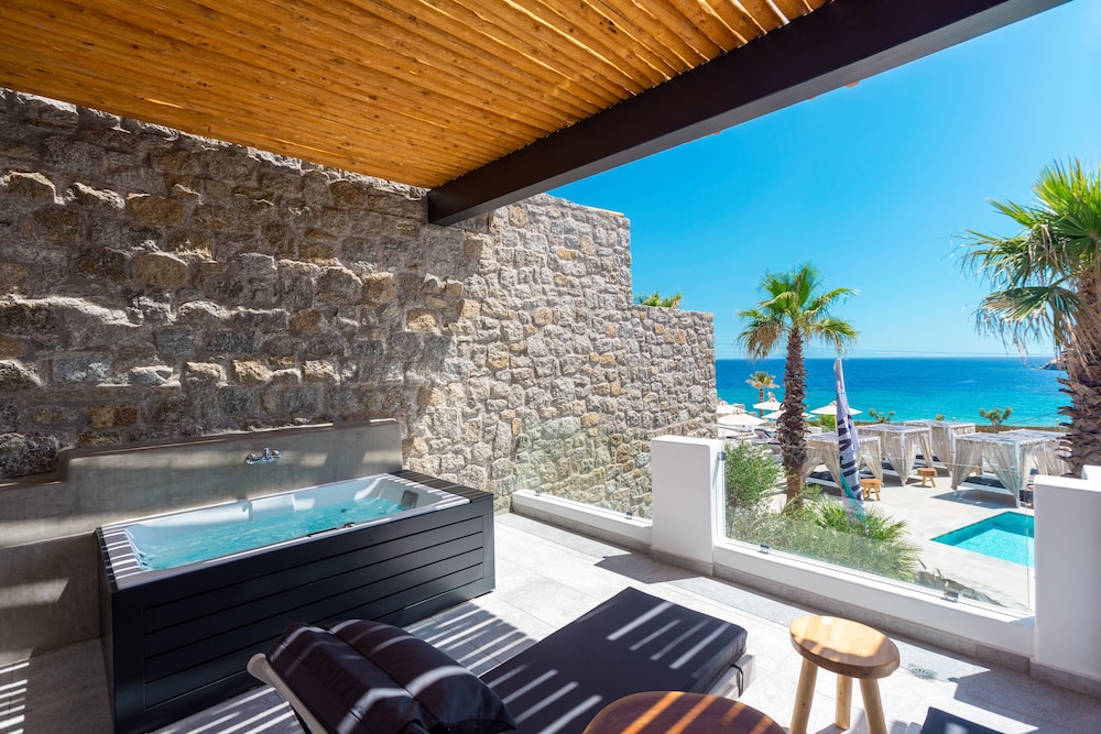 Tropicana Suites & Villas — Hotel rooms in Plati Gialos, South Aegean