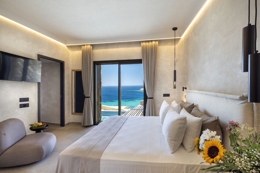 Tropicana Suites & Villas — Hotel rooms in Plati Gialos, South Aegean