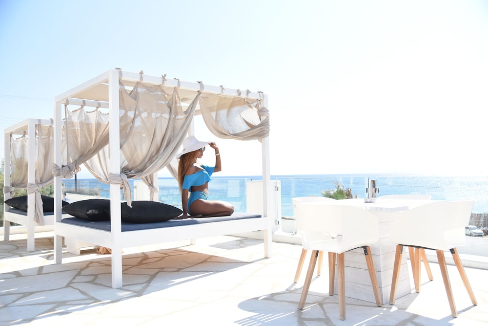 Tropicana Suites & Villas — Beach in Plati Gialos, South Aegean