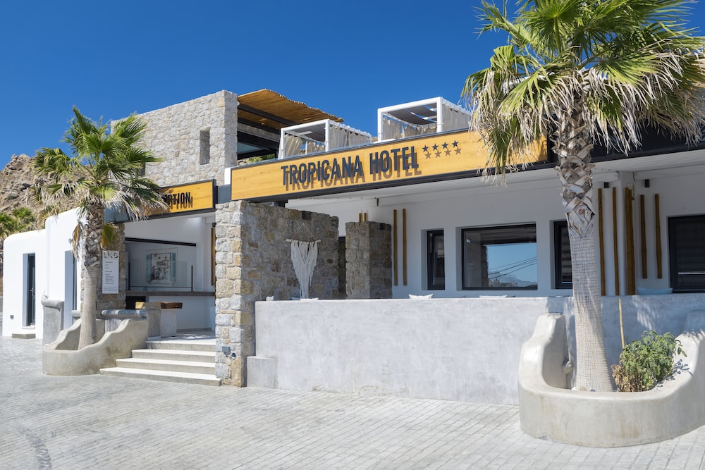 Tropicana Suites & Villas — Hotel building in Plati Gialos, South Aegean