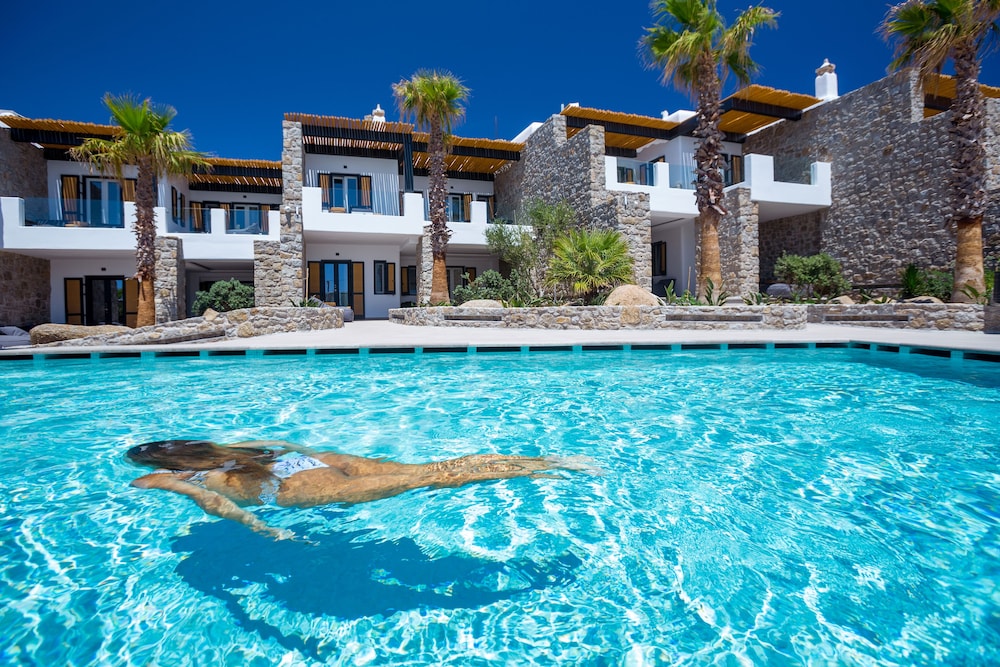 Tropicana Suites & Villas — Swimming pool in Plati Gialos, South Aegean