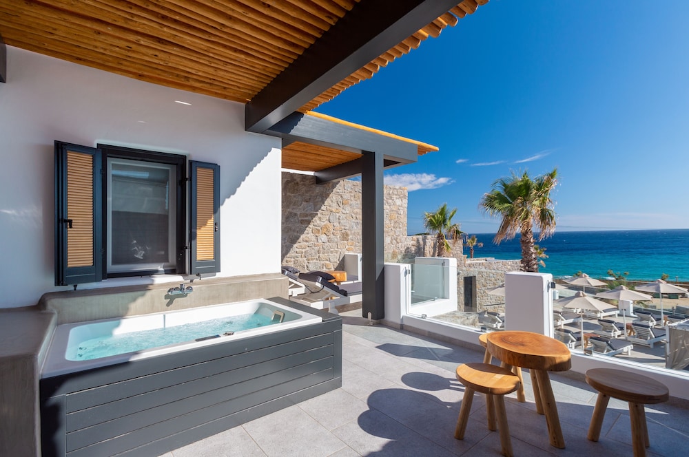 Tropicana Suites & Villas — Hotel rooms in Plati Gialos, South Aegean