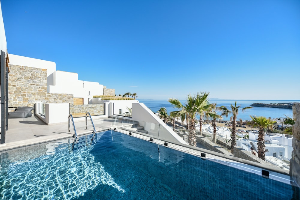 Tropicana Suites & Villas — Swimming pool in Plati Gialos, South Aegean