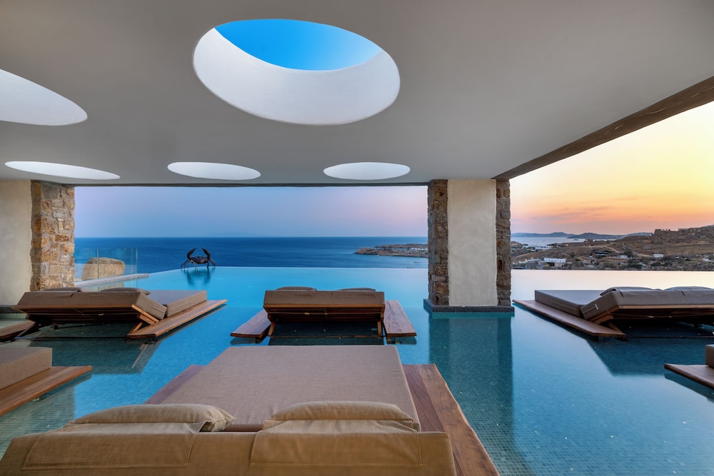 Tropicana Suites & Villas — Swimming pool in Plati Gialos, South Aegean