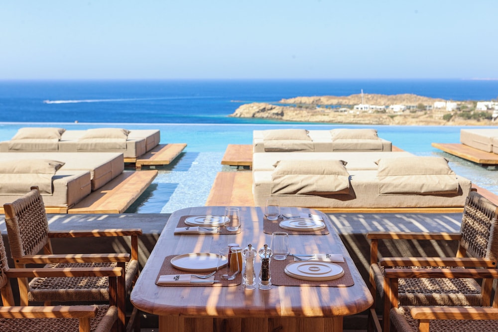 Tropicana Suites & Villas — Restaurant & bars in Plati Gialos, South Aegean