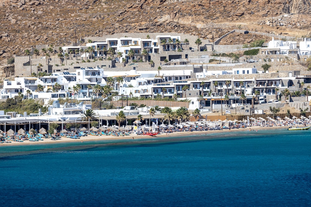 Tropicana Suites & Villas — Beach in Plati Gialos, South Aegean