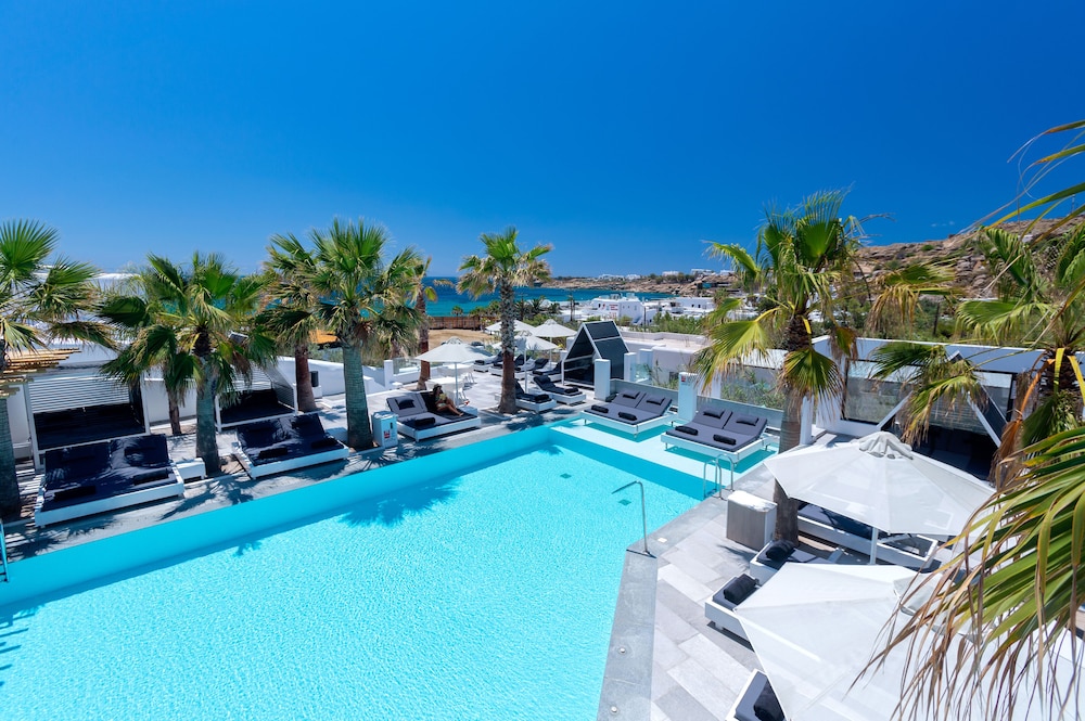 Tropicana Suites & Villas — Swimming pool in Plati Gialos, South Aegean