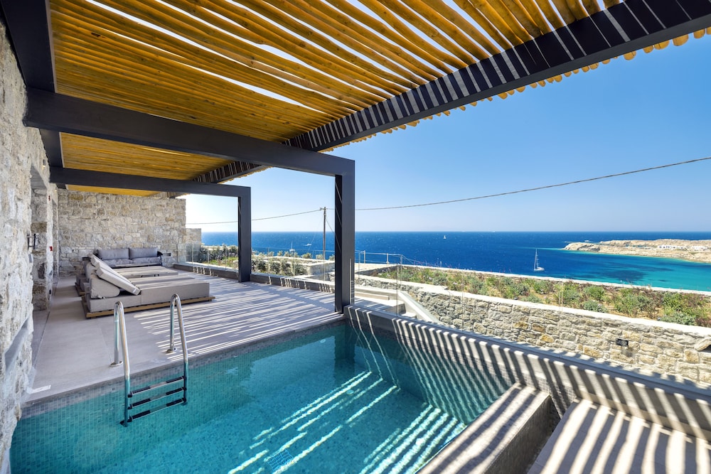 Tropicana Suites & Villas — Swimming pool in Plati Gialos, South Aegean