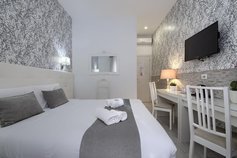 Vatican's Roof — Hotel rooms in Rome, Lazio