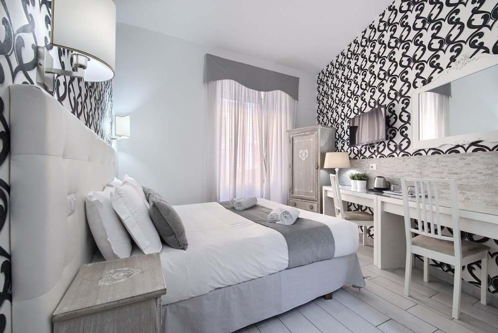 Vatican's Roof — Hotel rooms in Rome, Lazio