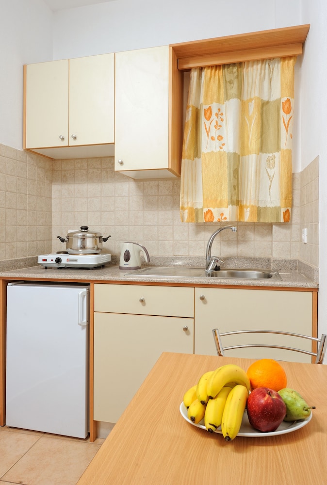 Stelios Residence Apartments — Hotel rooms in Malia