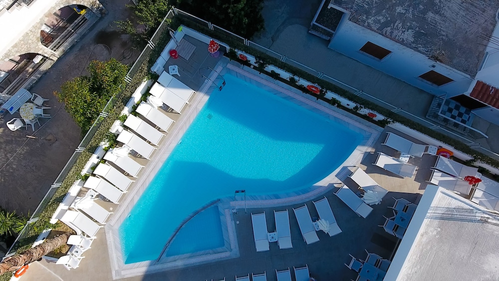 Agrelli Hotel — Swimming pool in Kardamena, South Aegean