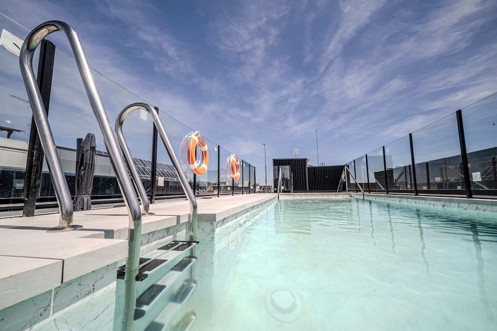 ITC Madrid by Soho Boutique — Swimming pool in Madrid, Community of Madrid