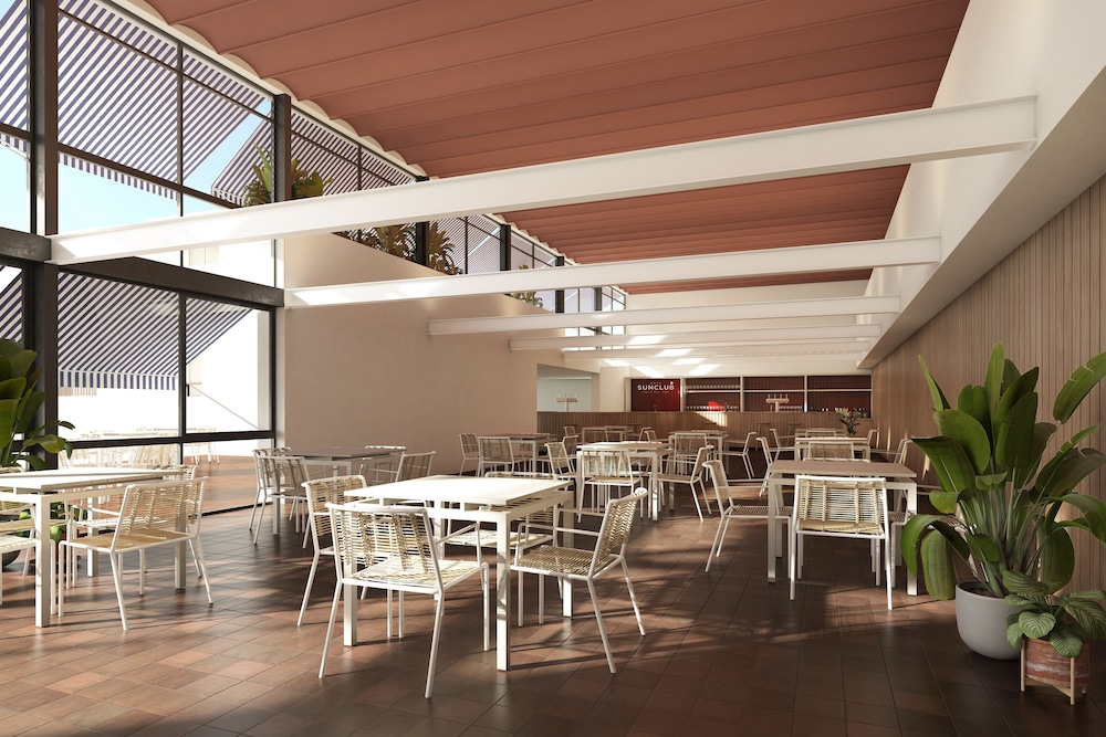 Hotel SunClub CalaVinya — Restaurant & bars in Salou, Catalonia