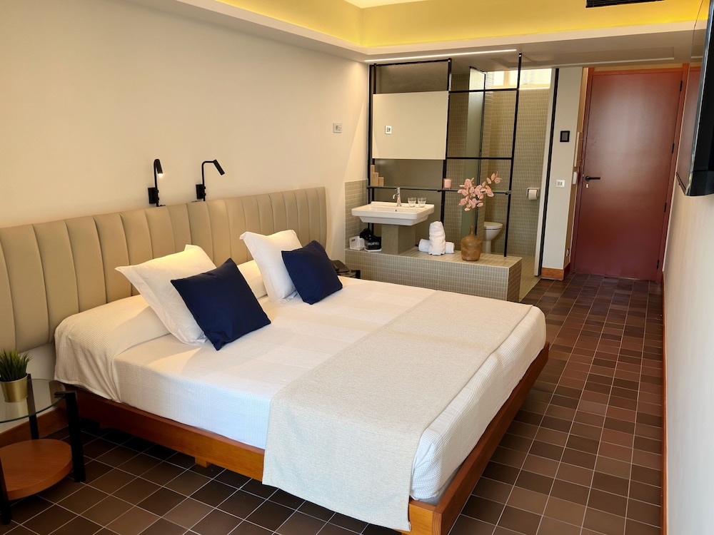 Hotel SunClub CalaVinya — Hotel rooms in Salou, Catalonia