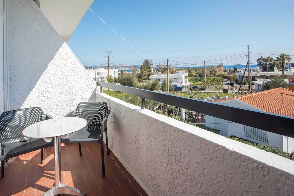 Butterfly Studios — Hotel rooms in Faliraki, South Aegean