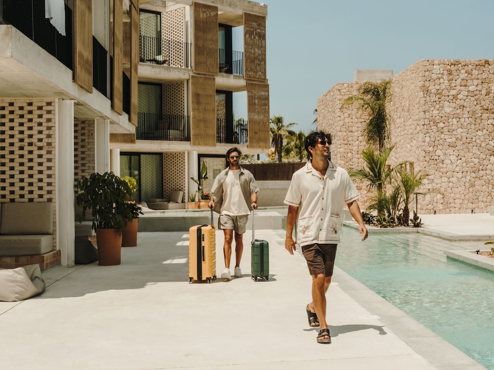 Bonito Ibiza by NCalma Hotels — Hotel building in San Antonio, Balearic Islands