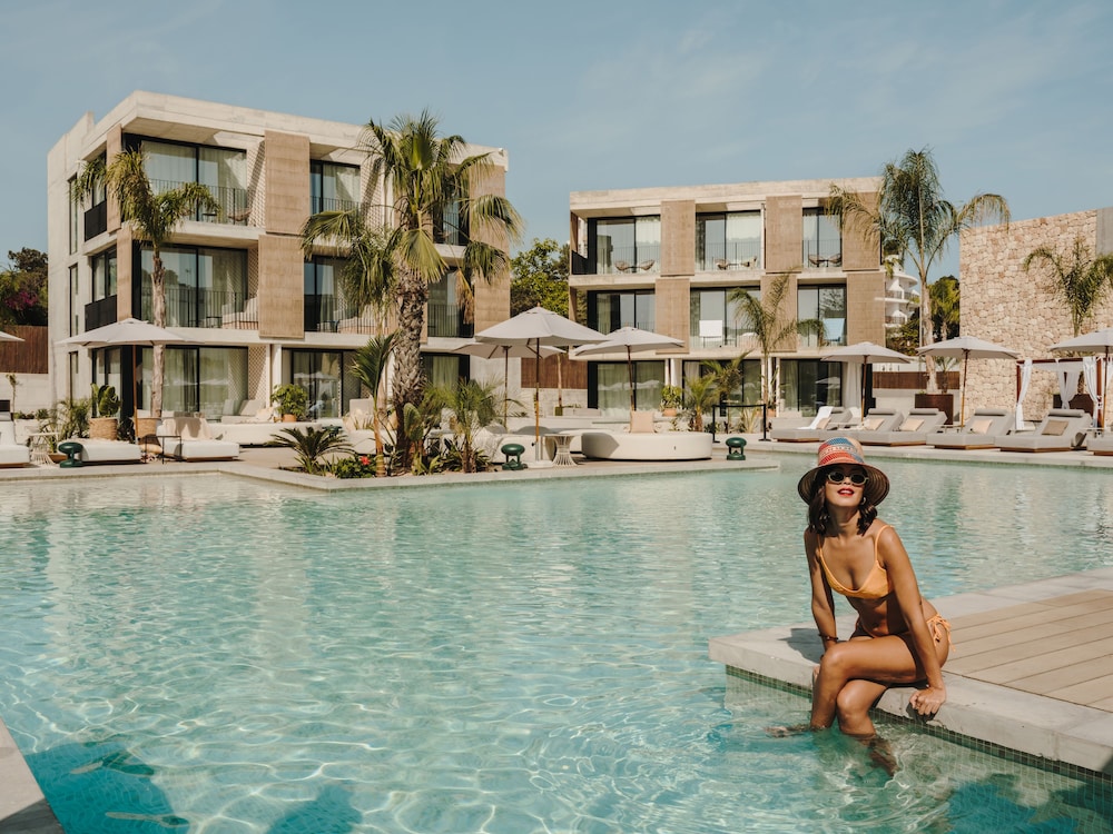 Bonito Ibiza by NCalma Hotels — Swimming pool in San Antonio, Balearic Islands
