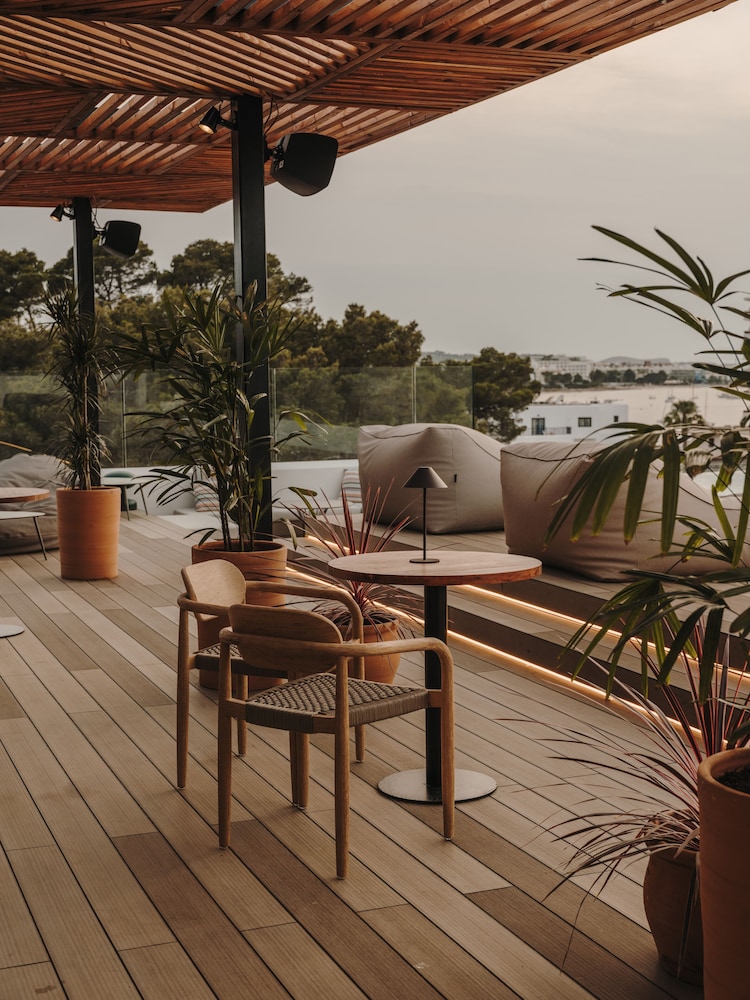 Bonito Ibiza by NCalma Hotels — Restaurant & bars in San Antonio, Balearic Islands