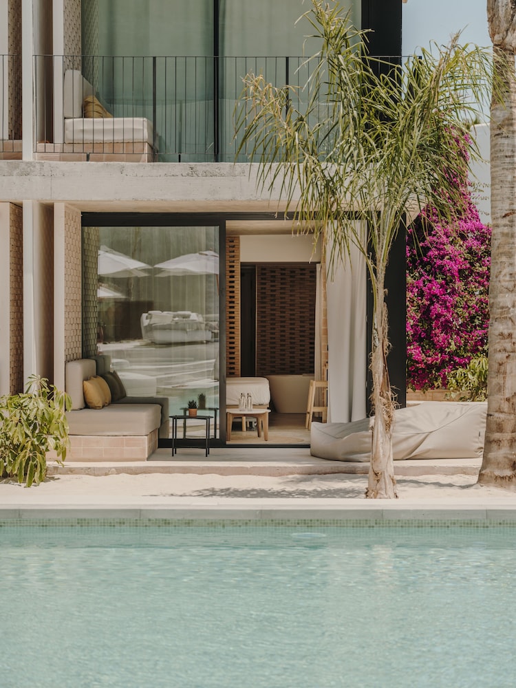 Bonito Ibiza by NCalma Hotels — Swimming pool in San Antonio, Balearic Islands