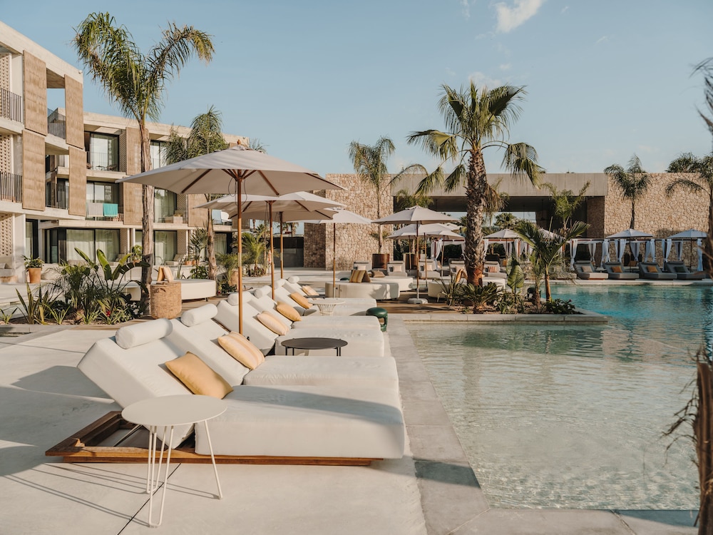 Bonito Ibiza by NCalma Hotels — Swimming pool in San Antonio, Balearic Islands