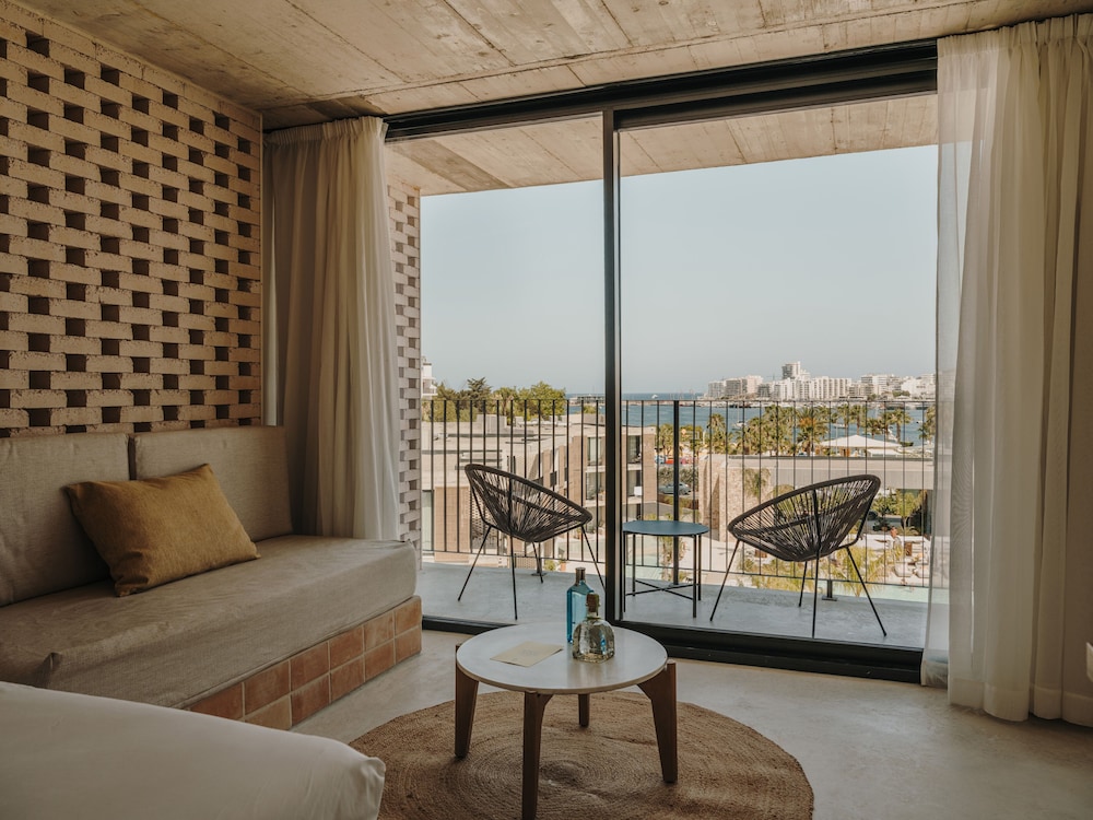 Bonito Ibiza by NCalma Hotels — Hotel rooms in San Antonio, Balearic Islands