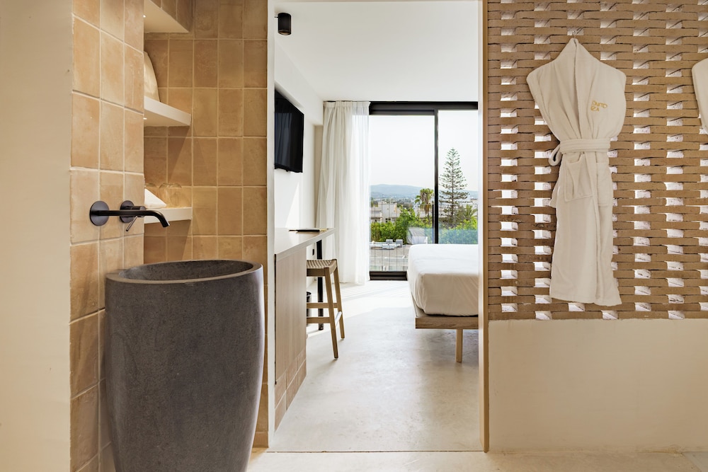 Bonito Ibiza by NCalma Hotels — Hotel rooms in San Antonio, Balearic Islands