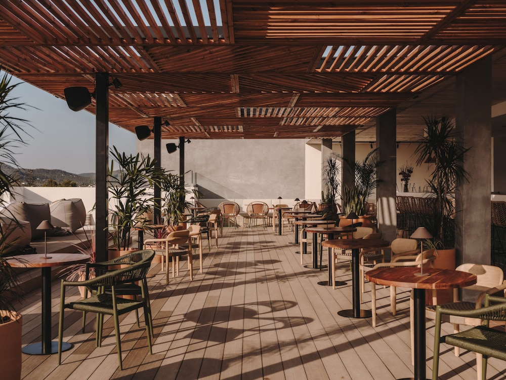 Bonito Ibiza by NCalma Hotels — Restaurant & bars in San Antonio, Balearic Islands