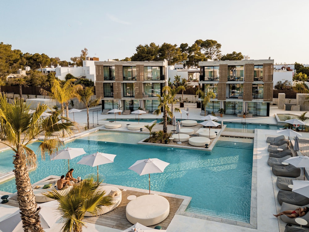 Bonito Ibiza by NCalma Hotels — Swimming pool in San Antonio, Balearic Islands