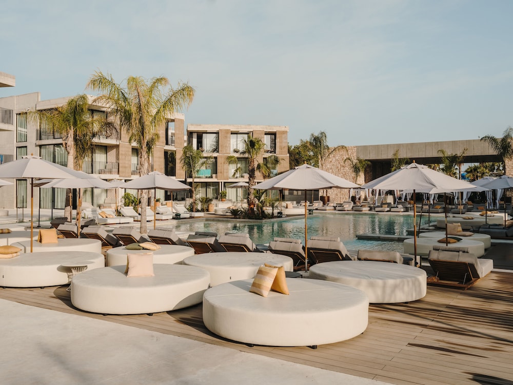 Bonito Ibiza by NCalma Hotels — Swimming pool in San Antonio, Balearic Islands