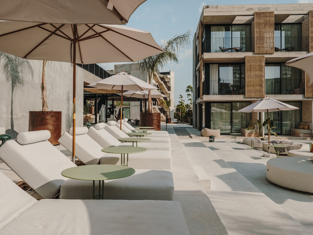 Bonito Ibiza by NCalma Hotels — Hotel building in San Antonio, Balearic Islands