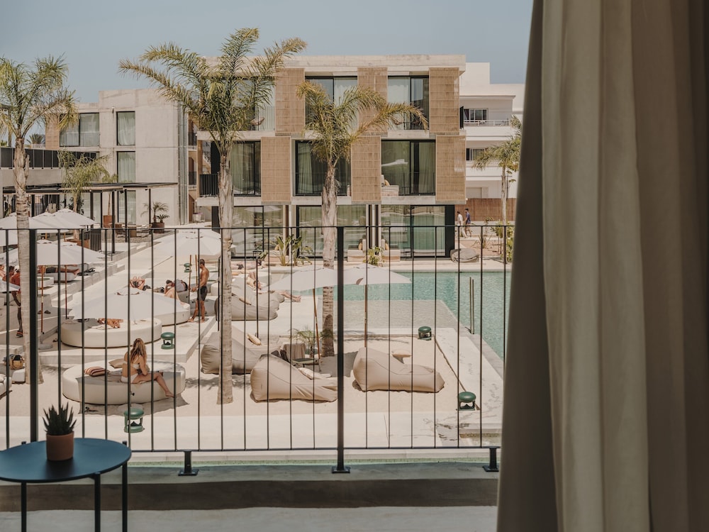 Bonito Ibiza by NCalma Hotels — Swimming pool in San Antonio, Balearic Islands