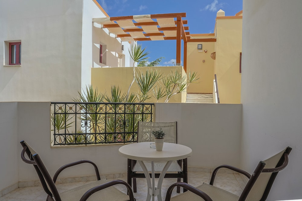 Irida Apartments by Estia — Hotel building in Malia