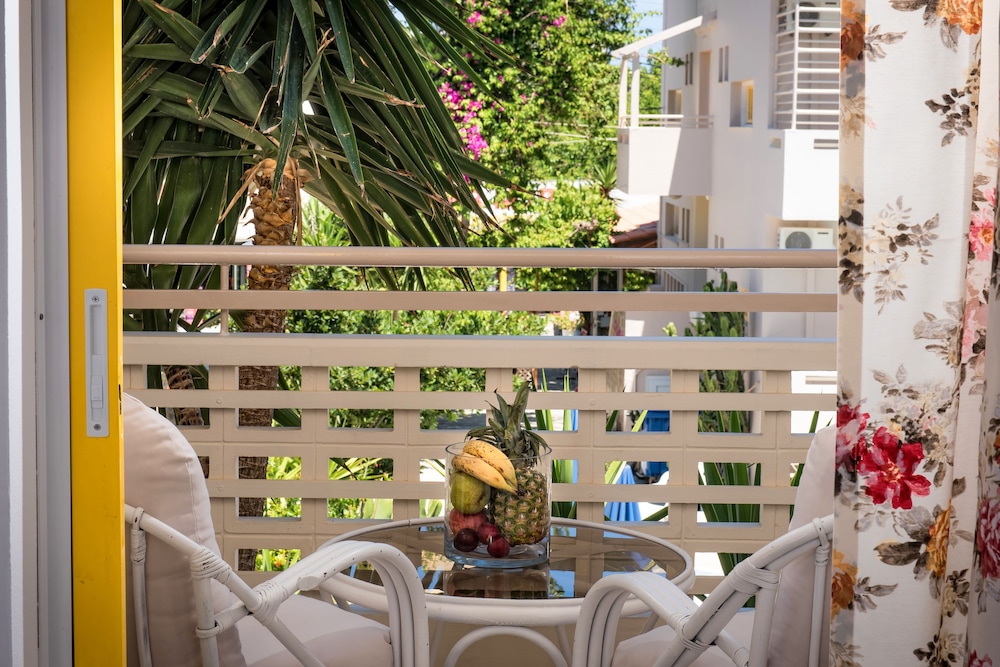 Stella Maria — Hotel building in Malia