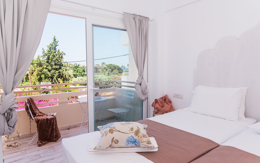 Stella Maria — Hotel rooms in Malia