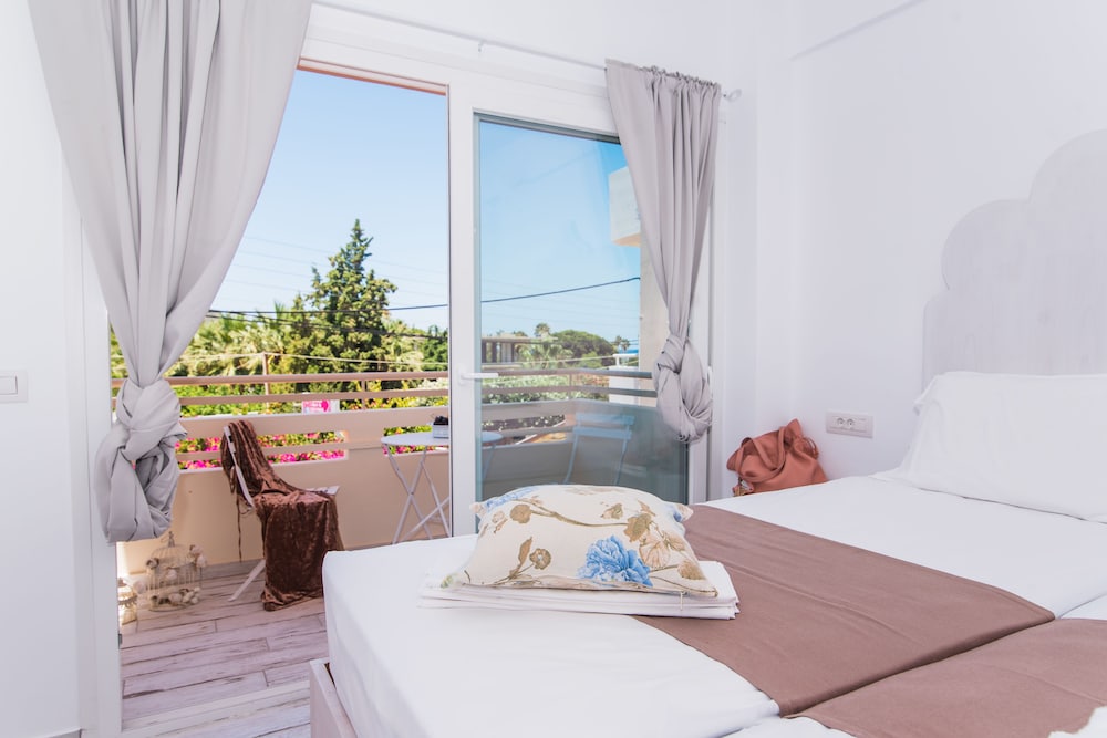Stella Maria — Hotel rooms in Malia