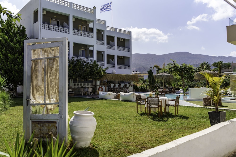 Stella Maria — Hotel building in Malia
