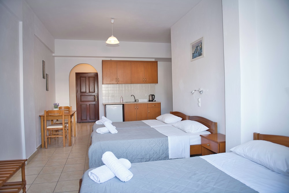 Villa Angira — Hotel rooms in Kamari, South Aegean