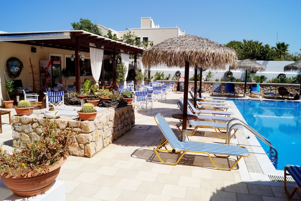 Villa Angira — Swimming pool in Kamari, South Aegean