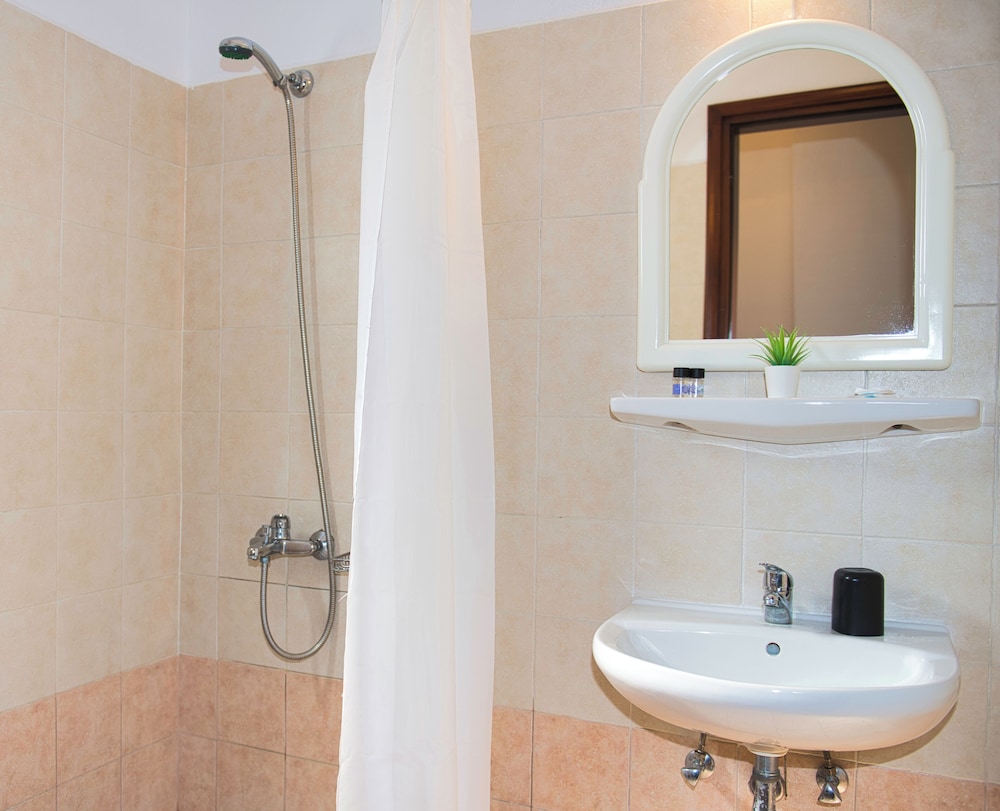 Villa Angira — Hotel rooms in Kamari, South Aegean