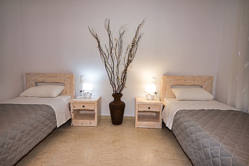 Villa Angira — Hotel rooms in Kamari, South Aegean
