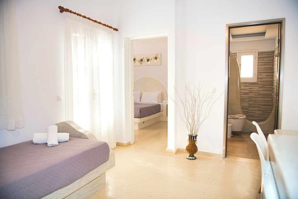 Villa Angira — Hotel rooms in Kamari, South Aegean
