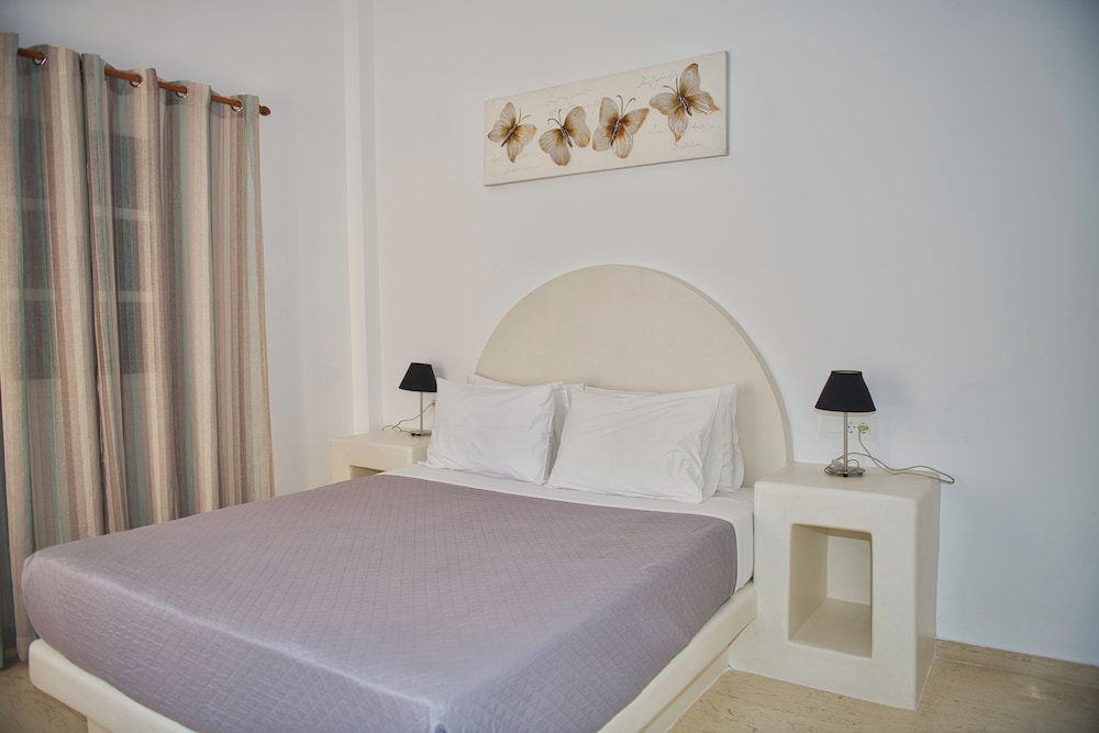 Villa Angira — Hotel rooms in Kamari, South Aegean