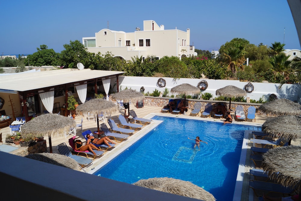 Villa Angira — Swimming pool in Kamari, South Aegean