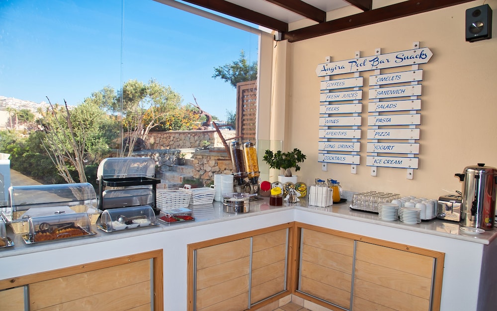 Villa Angira — Restaurant & bars in Kamari, South Aegean