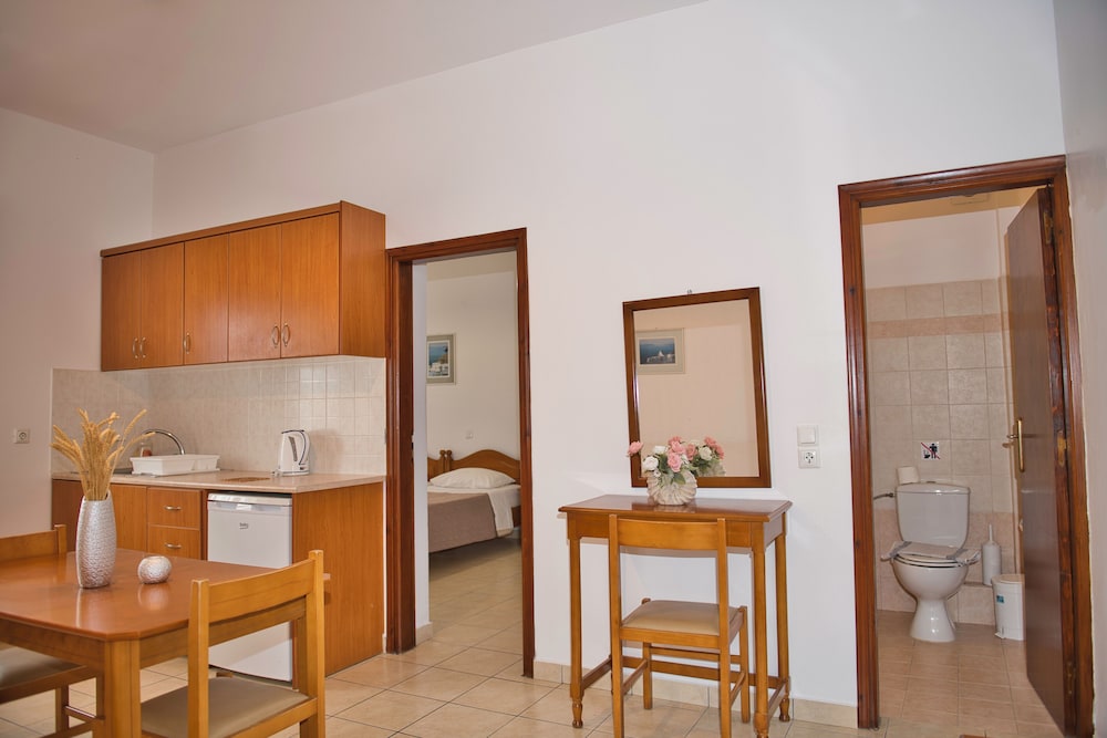 Villa Angira — Hotel rooms in Kamari, South Aegean