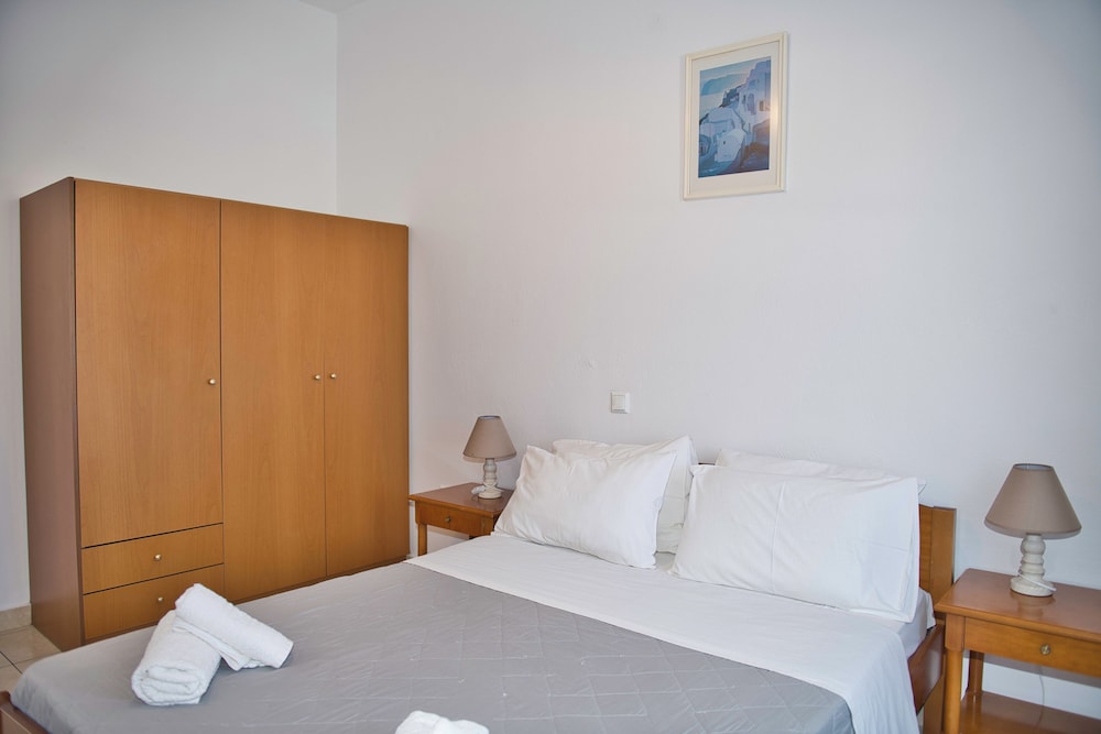 Villa Angira — Hotel rooms in Kamari, South Aegean