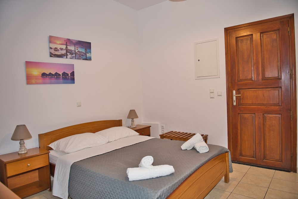 Villa Angira — Hotel rooms in Kamari, South Aegean